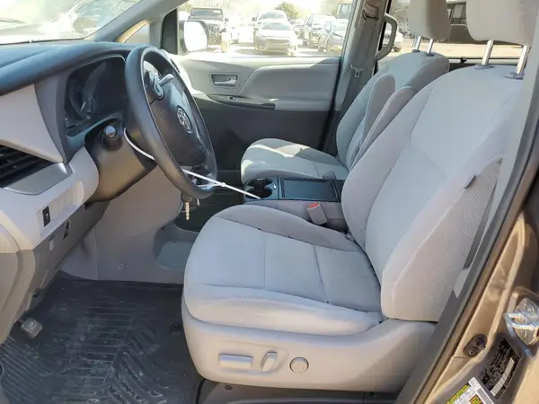 2018 TOYOTA SIENNA auction photo 7