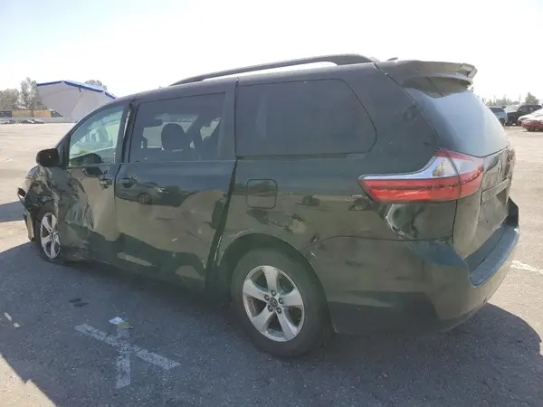 5TDKZ3DC1JS934414 2018 TOYOTA SIENNA - Image 2