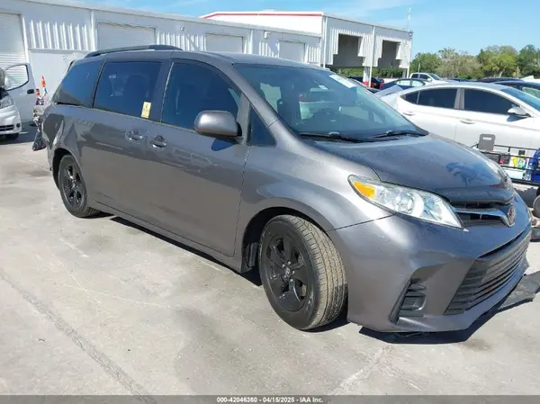5TDKZ3DC1JS937801 2018 TOYOTA SIENNA - Image 1
