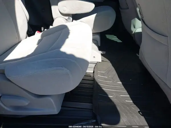 5TDKZ3DC1JS937801 2018 TOYOTA SIENNA - Image 8