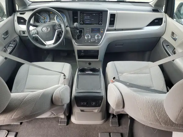 5TDKZ3DC1JS940780 2018 TOYOTA SIENNA - Image 8