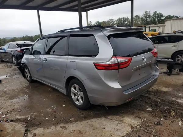 5TDKZ3DC1JS941783 2018 TOYOTA SIENNA - Image 2