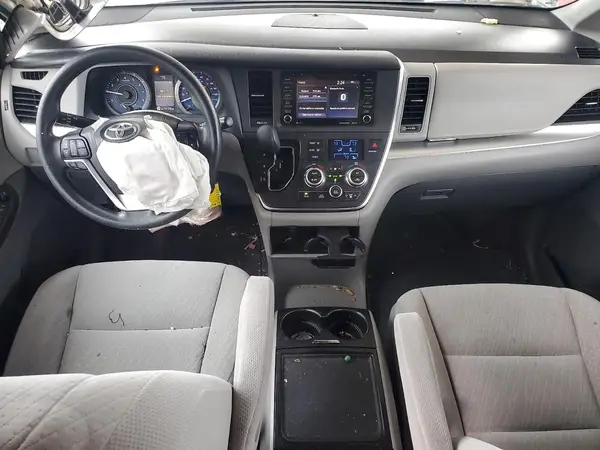 5TDKZ3DC1JS941783 2018 TOYOTA SIENNA - Image 8