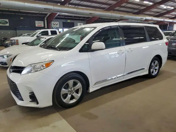 5TDKZ3DC1JS944814 2018 TOYOTA SIENNA - Image 1