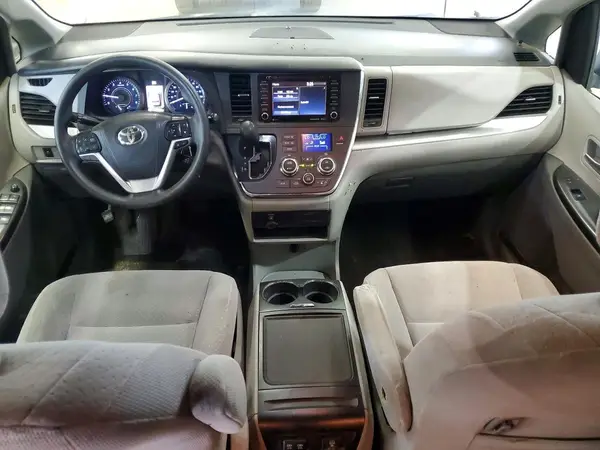 5TDKZ3DC1JS944814 2018 TOYOTA SIENNA - Image 8