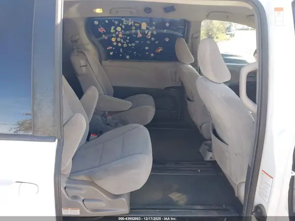 5TDKZ3DC1JS946868 2018 TOYOTA SIENNA - Image 8