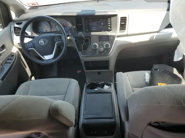 5TDKZ3DC1JS952220 2018 TOYOTA SIENNA - Image 8