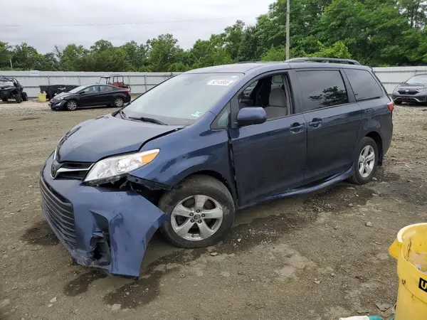 5TDKZ3DC1JS952847 2018 TOYOTA SIENNA - Image 1