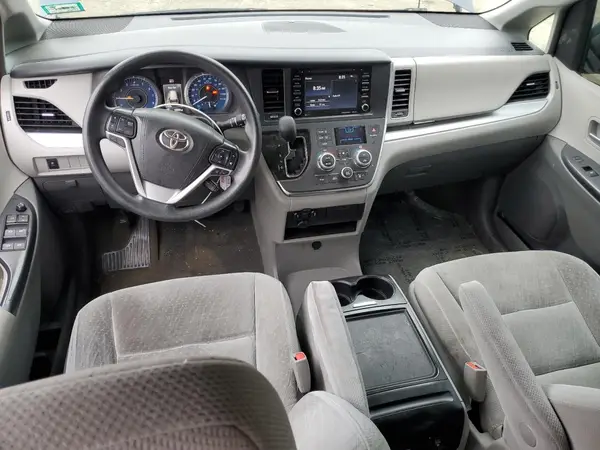 5TDKZ3DC1JS952847 2018 TOYOTA SIENNA - Image 8