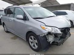 5TDKZ3DC1JS953626 2018 TOYOTA SIENNA