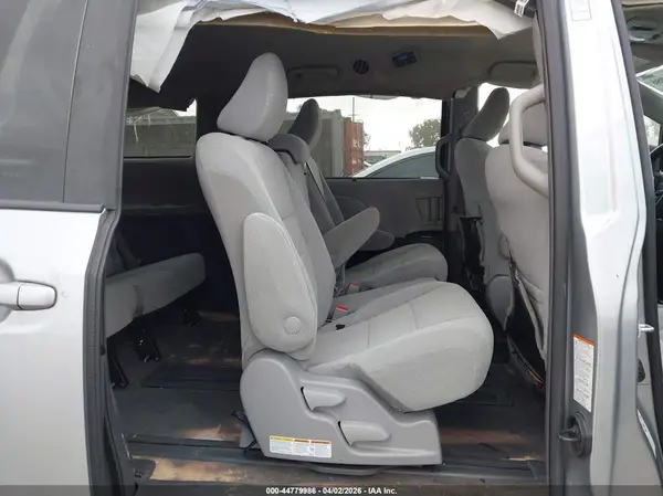 5TDKZ3DC1JS953626 2018 TOYOTA SIENNA - Image 8