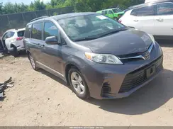 5TDKZ3DC1JS958731 2018 TOYOTA SIENNA
