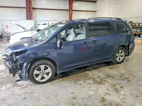 5TDKZ3DC1JS960012 2018 TOYOTA SIENNA - Image 1