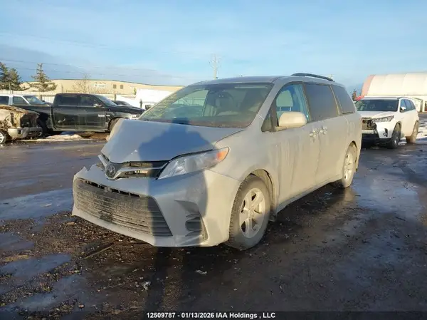 5TDKZ3DC1KS006345 2019 TOYOTA SIENNA - Image 2