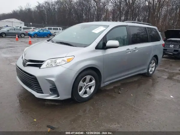 5TDKZ3DC1KS009097 2019 TOYOTA SIENNA - Image 2