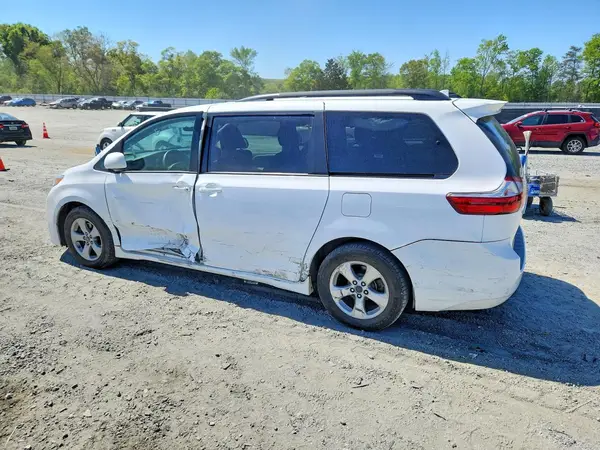 5TDKZ3DC1KS012162 2019 TOYOTA SIENNA - Image 2