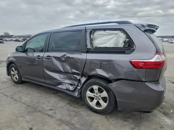 5TDKZ3DC1KS013277 2019 TOYOTA SIENNA - Image 2