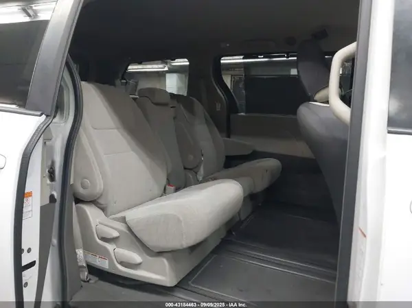 5TDKZ3DC1KS014297 2019 TOYOTA SIENNA - Image 8