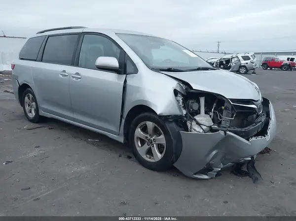 5TDKZ3DC1KS017829 2019 TOYOTA SIENNA - Image 1