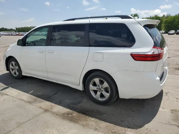 5TDKZ3DC1KS018060 2019 TOYOTA SIENNA - Image 2