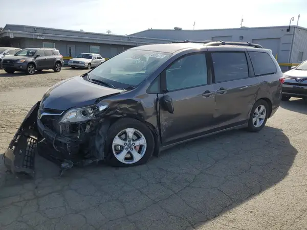 5TDKZ3DC1KS020293 2019 TOYOTA SIENNA - Image 1