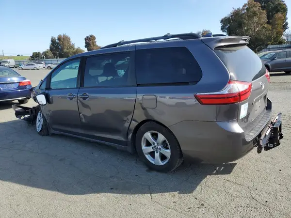 5TDKZ3DC1KS020293 2019 TOYOTA SIENNA - Image 2