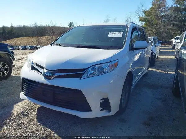 5TDKZ3DC1KS966166 2019 TOYOTA SIENNA - Image 2