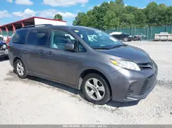 5TDKZ3DC1KS967883 2019 TOYOTA SIENNA
