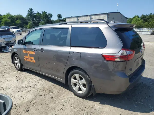 5TDKZ3DC1KS973277 2019 TOYOTA SIENNA - Image 2