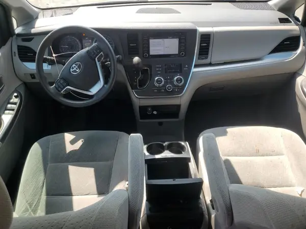 5TDKZ3DC1KS983095 2019 TOYOTA SIENNA - Image 8