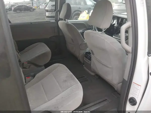 5TDKZ3DC1KS991889 2019 TOYOTA SIENNA - Image 8