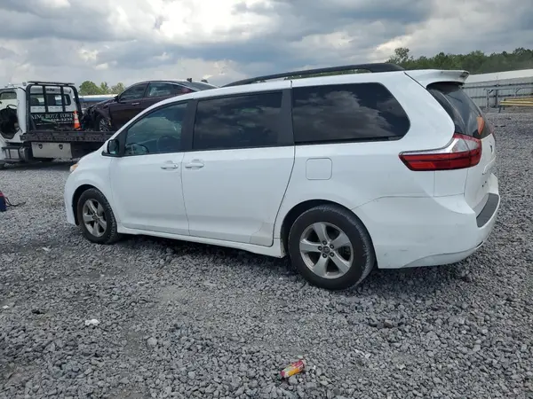 5TDKZ3DC1KS993349 2019 TOYOTA SIENNA - Image 2