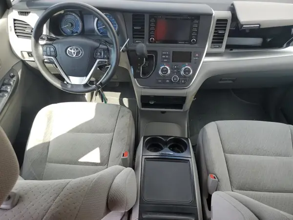 5TDKZ3DC1KS993349 2019 TOYOTA SIENNA - Image 8