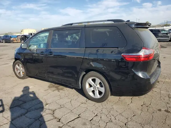 5TDKZ3DC1LS024068 2020 TOYOTA SIENNA - Image 2