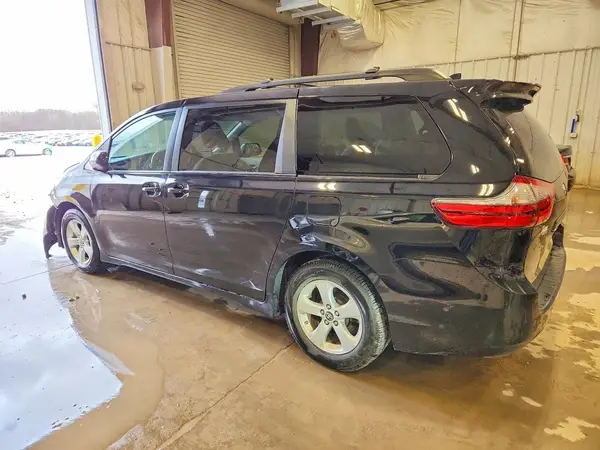 5TDKZ3DC1LS040450 2020 TOYOTA SIENNA - Image 2