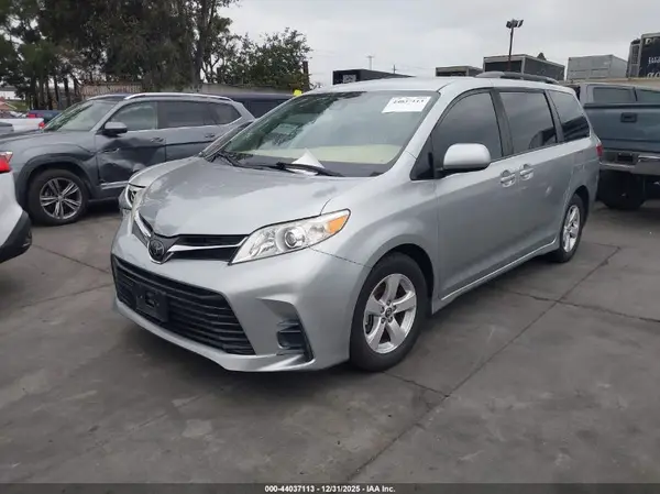 5TDKZ3DC1LS043400 2020 TOYOTA SIENNA - Image 2