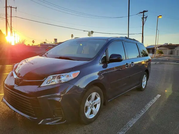 5TDKZ3DC1LS04384 2020 TOYOTA SIENNA - Image 2