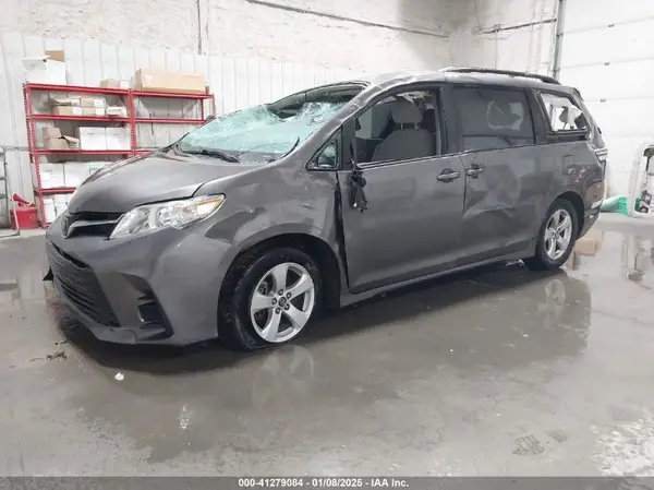 5TDKZ3DC1LS048256 2020 TOYOTA SIENNA - Image 2