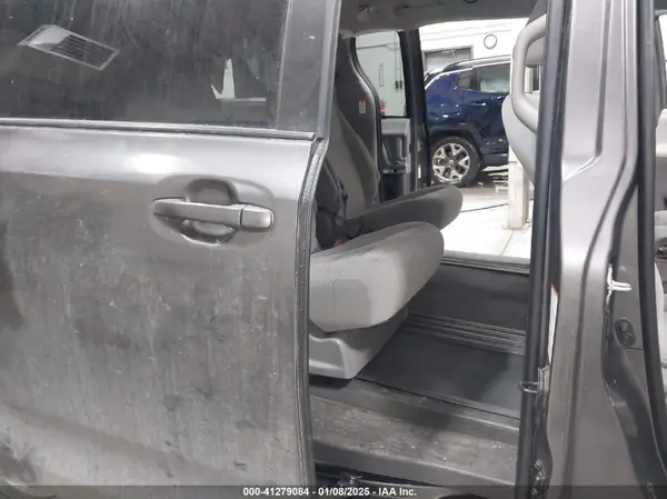 5TDKZ3DC1LS048256 2020 TOYOTA SIENNA - Image 8
