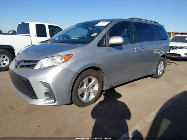 5TDKZ3DC1LS048337 2020 TOYOTA SIENNA - Image 2