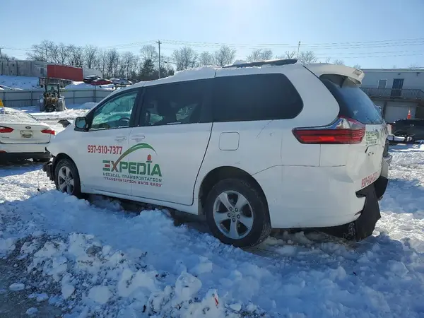 5TDKZ3DC1LS065218 2020 TOYOTA SIENNA - Image 2