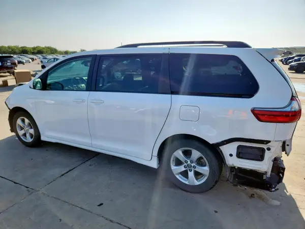 5TDKZ3DC1LS071083 2020 TOYOTA SIENNA - Image 2