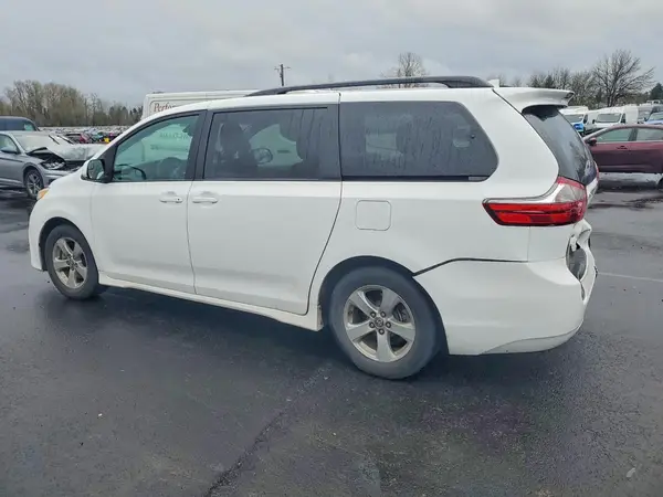 5TDKZ3DC1LS073223 2020 TOYOTA SIENNA - Image 2