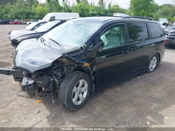 5TDKZ3DC1LS079930 2020 TOYOTA SIENNA - Image 2