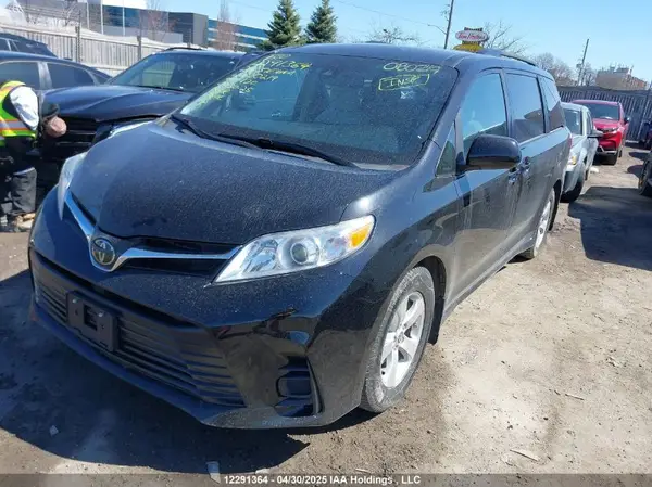 5TDKZ3DC1LS080219 2020 TOYOTA SIENNA - Image 2
