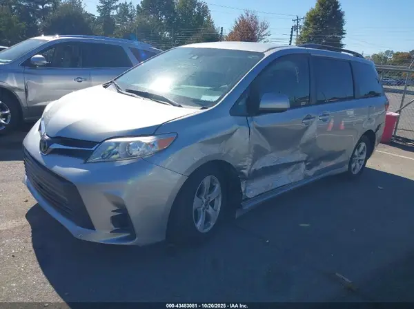 5TDKZ3DC1LS080737 2020 TOYOTA SIENNA - Image 2
