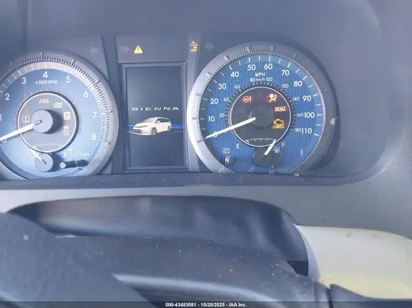 2020 TOYOTA SIENNA auction photo 7