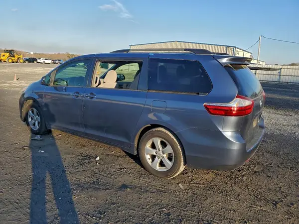 5TDKZ3DC2HS775221 2017 TOYOTA SIENNA - Image 2