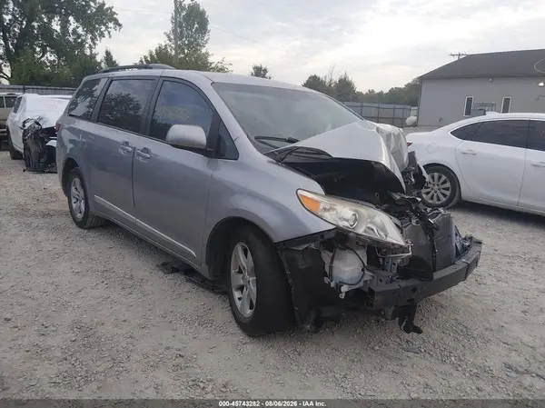 5TDKZ3DC2HS789538 2017 TOYOTA SIENNA - Image 1