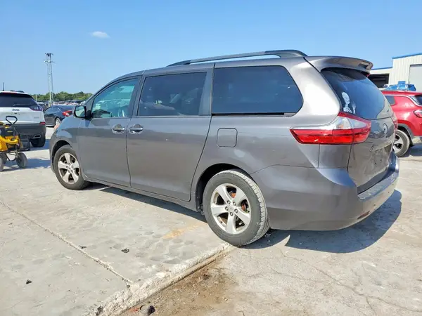5TDKZ3DC2HS792097 2017 TOYOTA SIENNA - Image 2